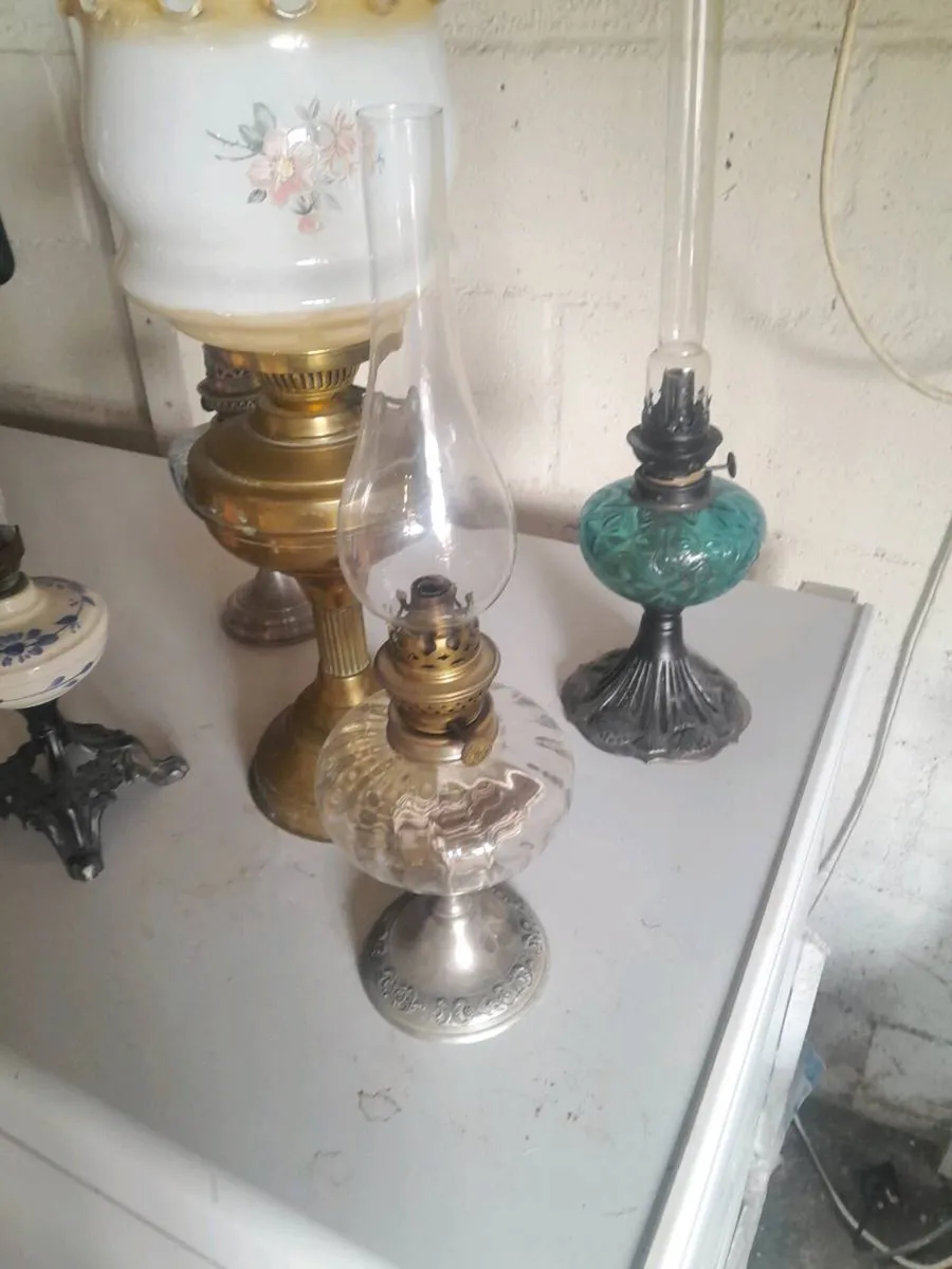 Five vintage oil  lamps - Image 2