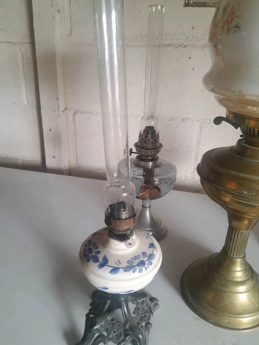 Five vintage oil  lamps - Image 3