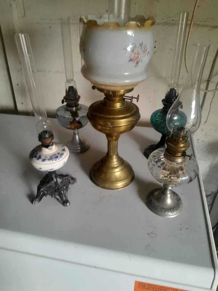 Five vintage oil  lamps - Image 4