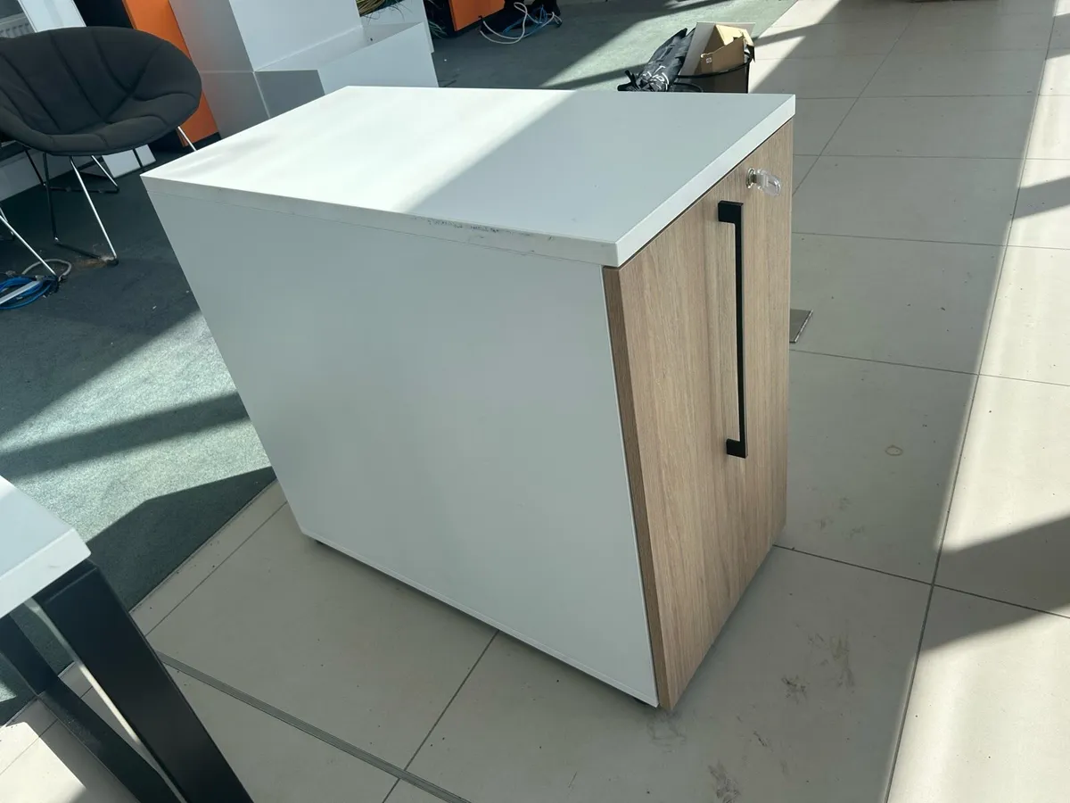Office furniture - Image 3