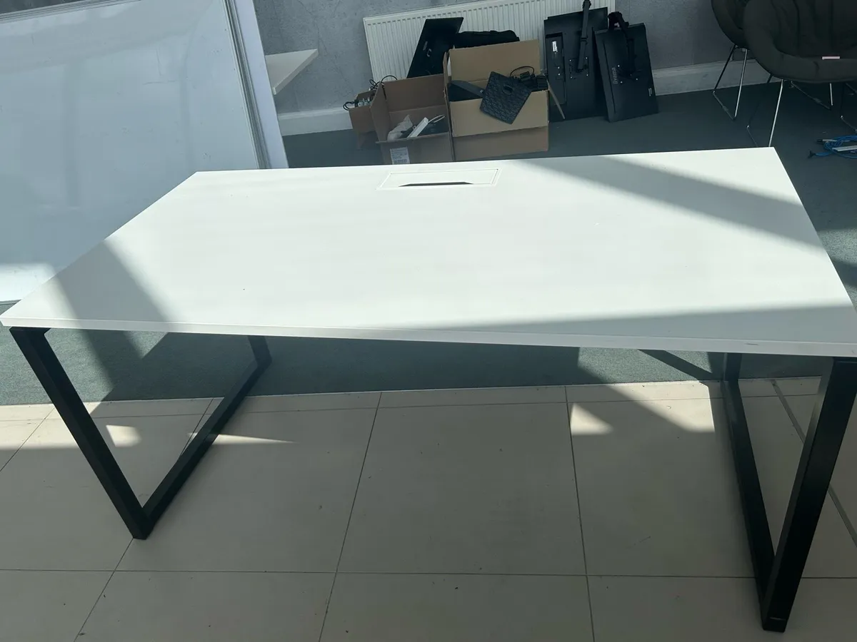 Office furniture - Image 1
