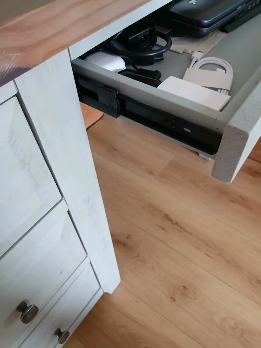 Beautiful Solid Oak Desk/Dressing Table/Island - Image 4