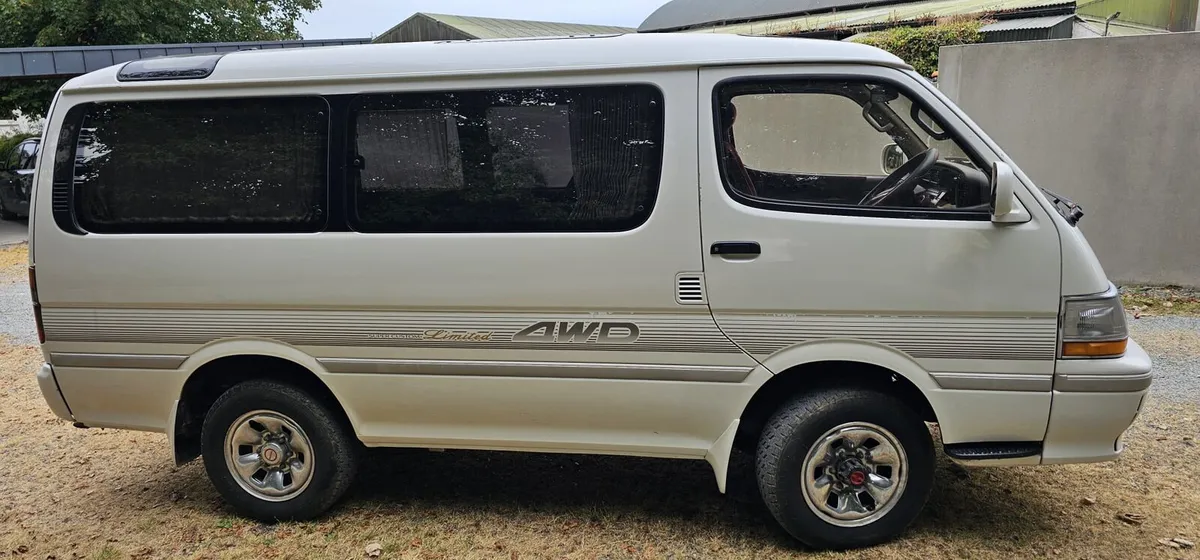 Toyota Hiace Super Custom Limited 4x4 - Image 4