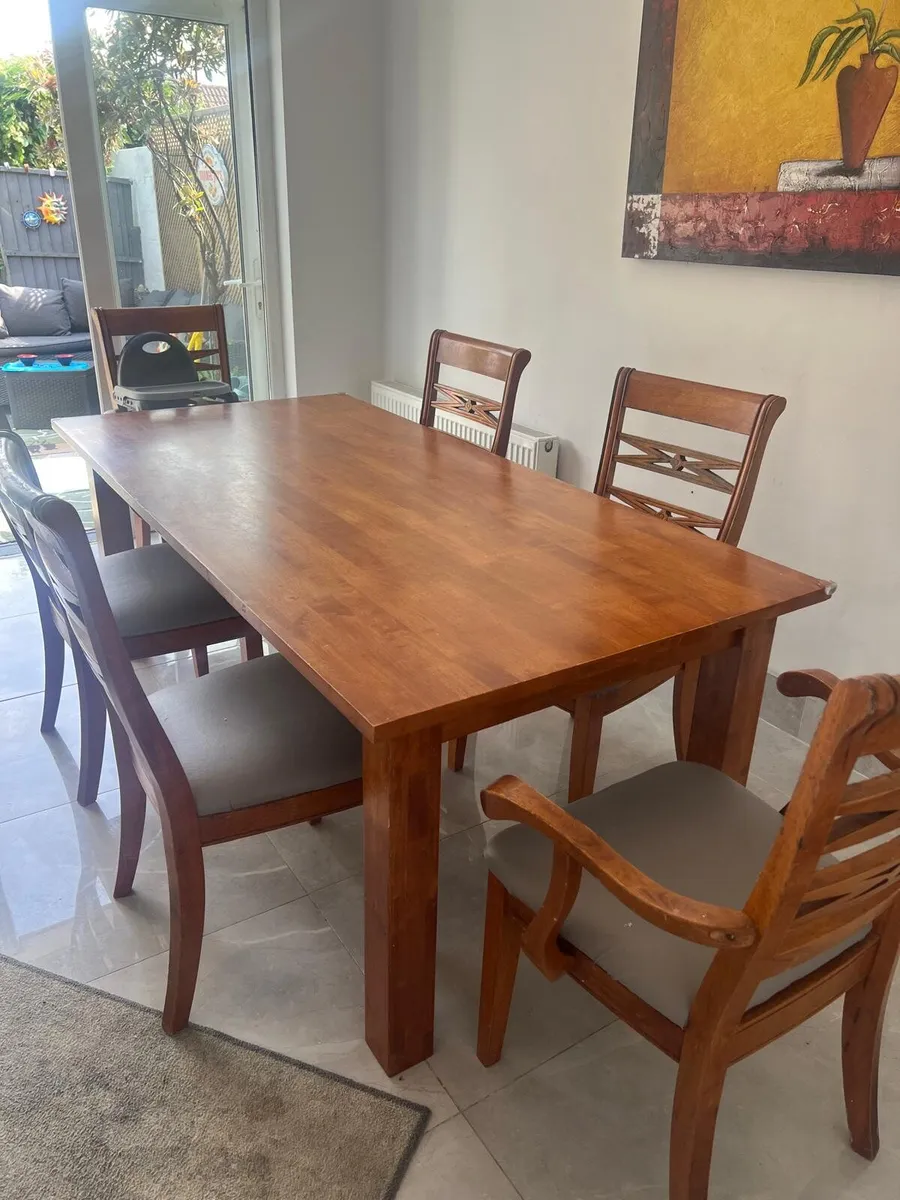Large solid table and six chairs - Image 2