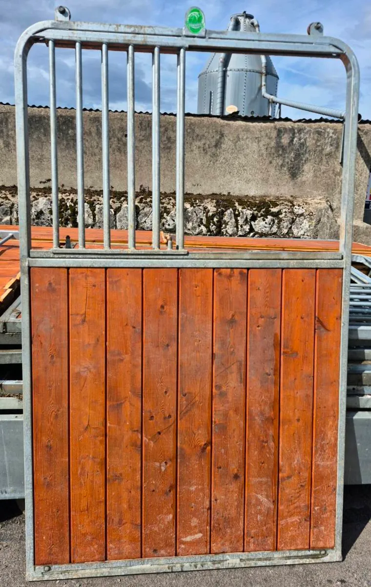 Stable fronts and partitions - Image 1