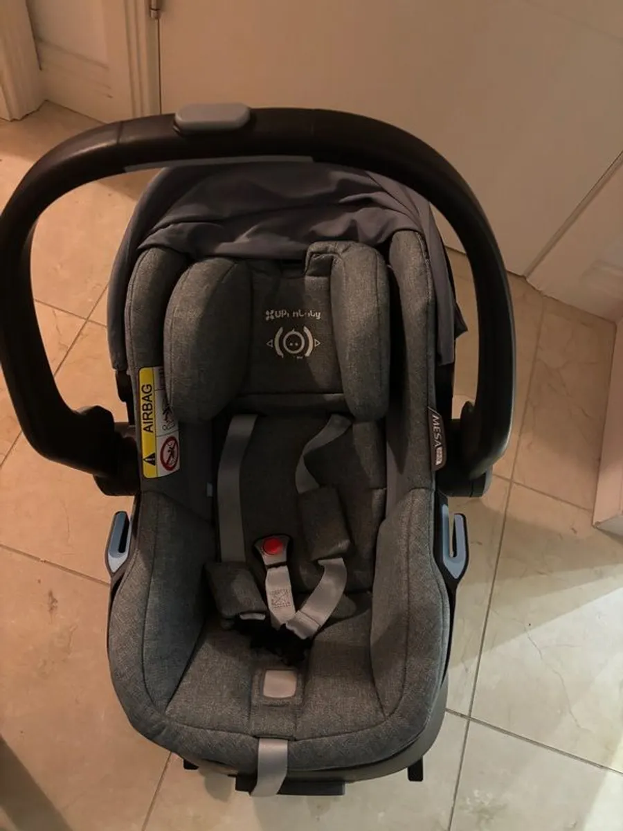 2 Baby car seats and 1 ISOFIX - Image 3