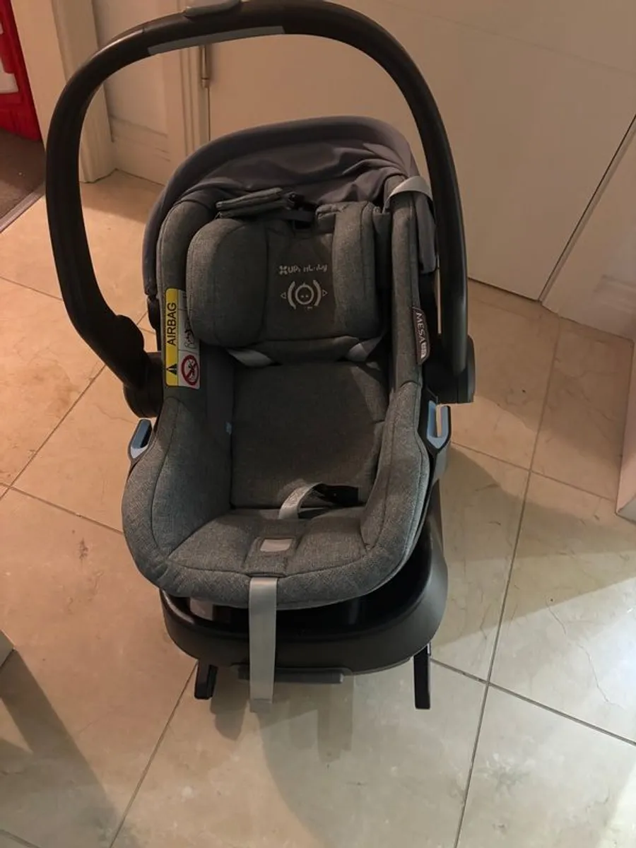 2 Baby car seats and 1 ISOFIX - Image 1