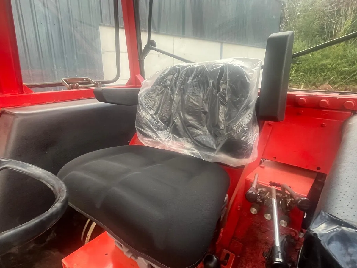 1984 Massey Ferguson 250 with 880 power loader - Image 4