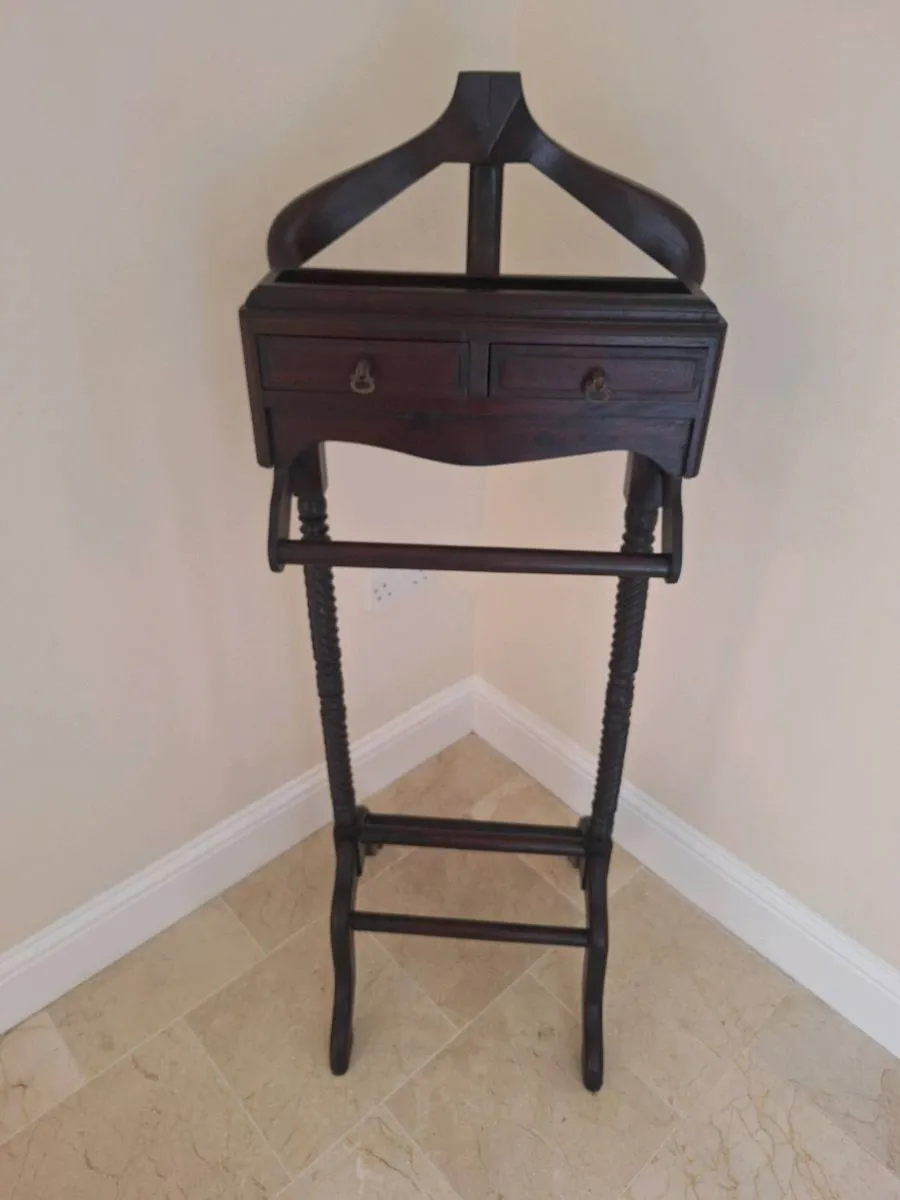 Suit Stand