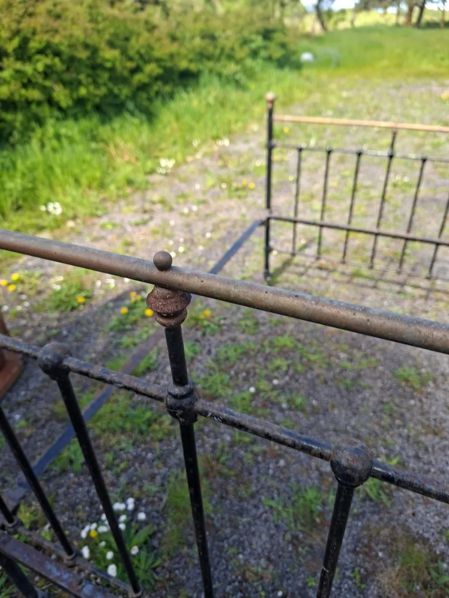1 x Double metal frame and 2 x Single metal be - Image 2