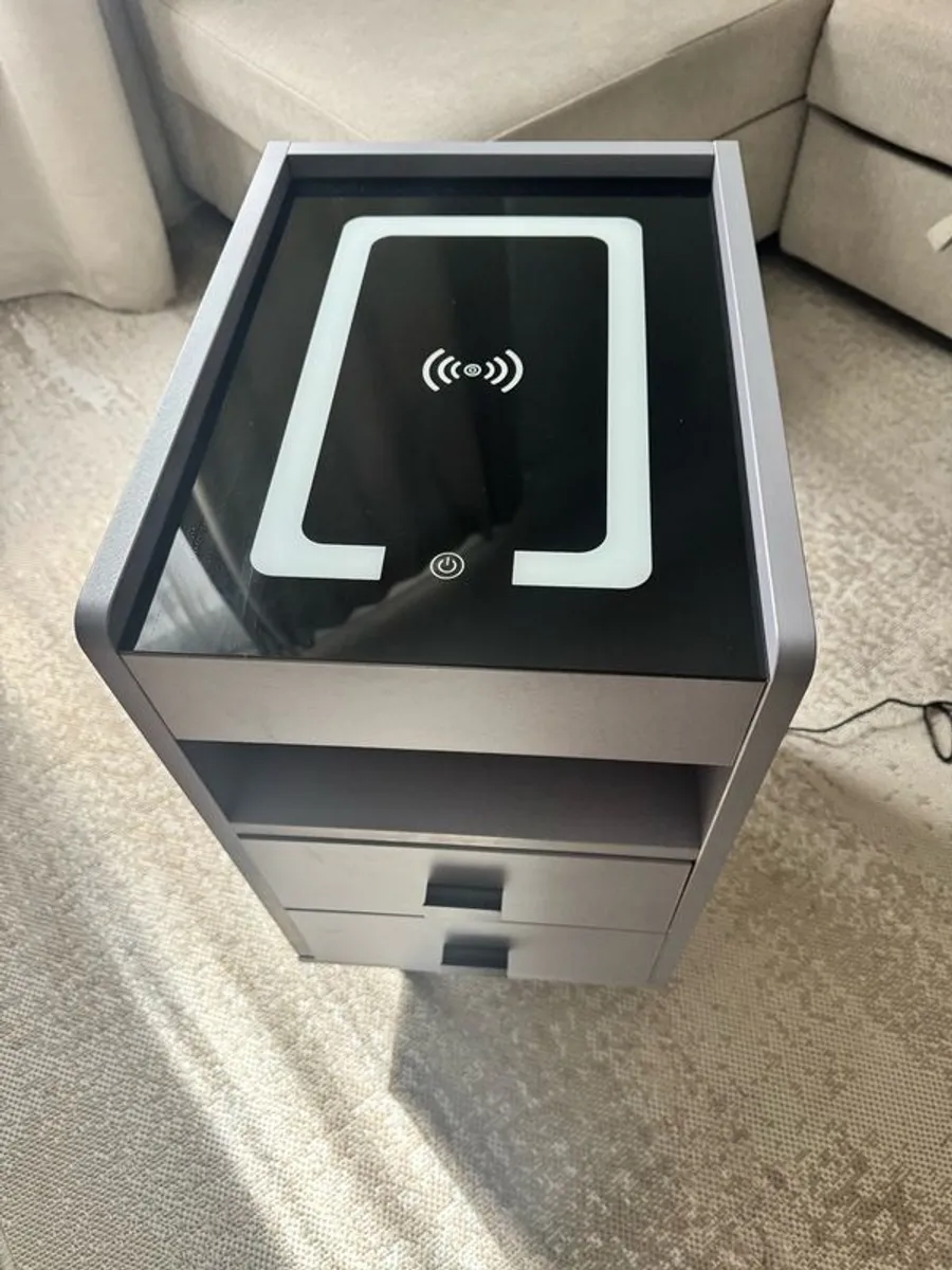 Small Wireless Charging nigstand - Image 1
