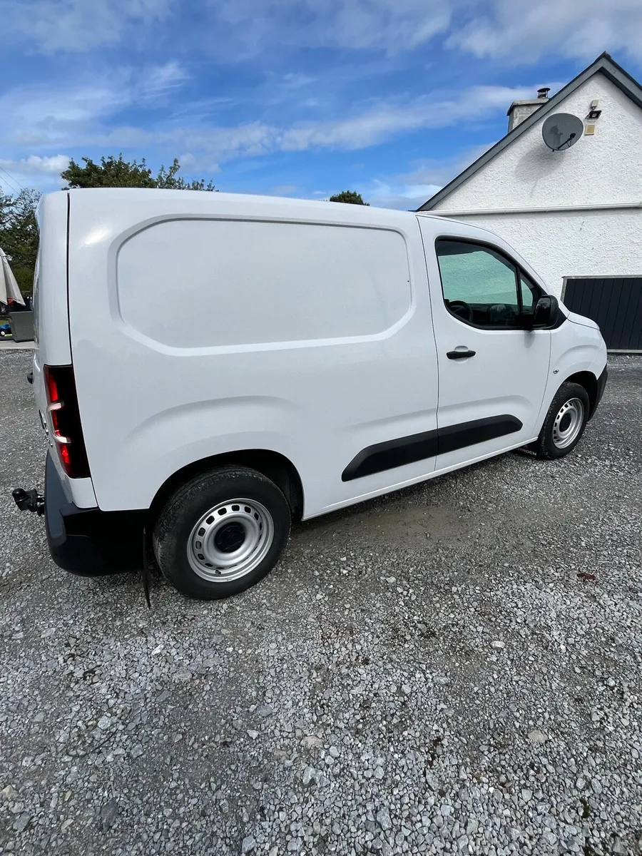 Citreon Berlingo 2024 NO VAT - Image 4