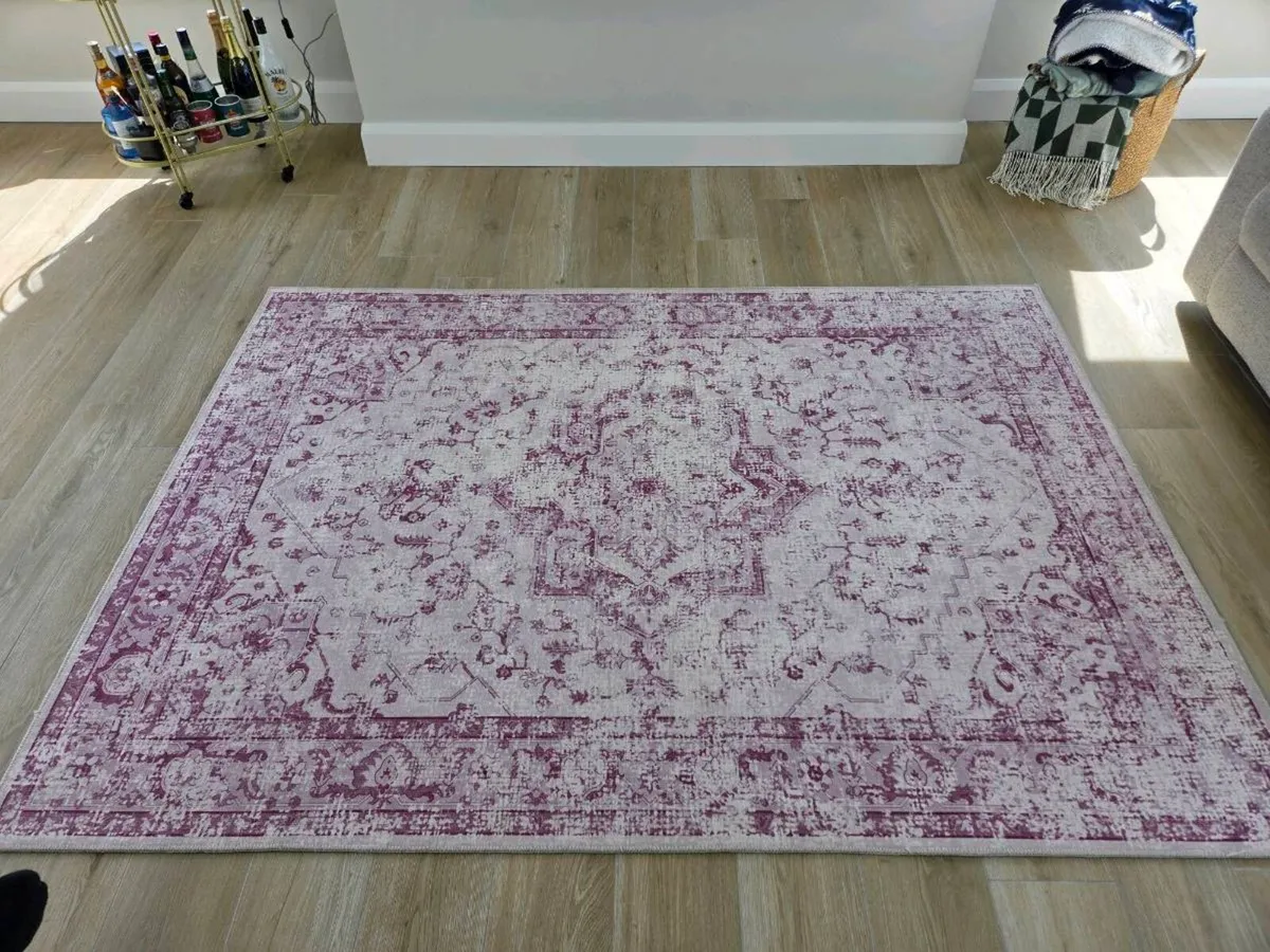 Rug -suitable for living room/sitting room/bedroom - Image 2