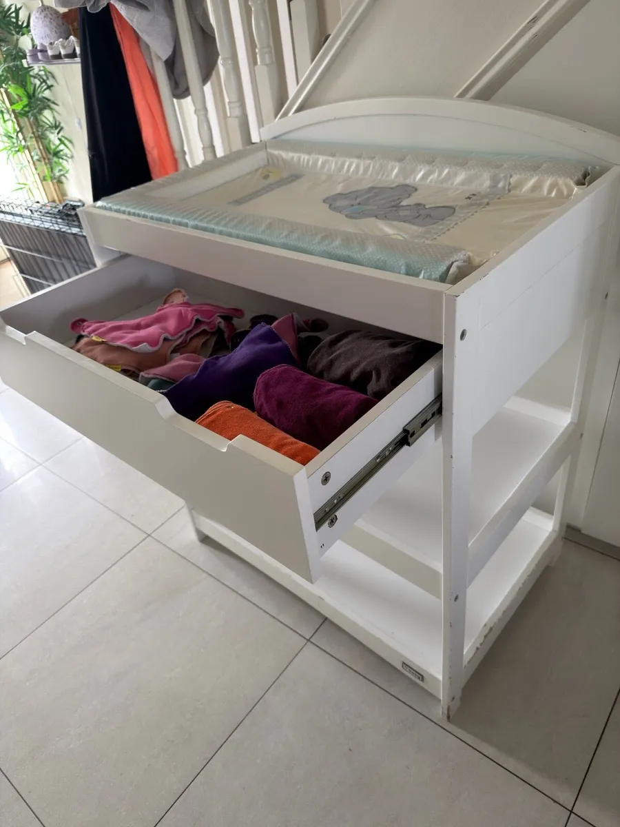 Baby changing table - Image 3