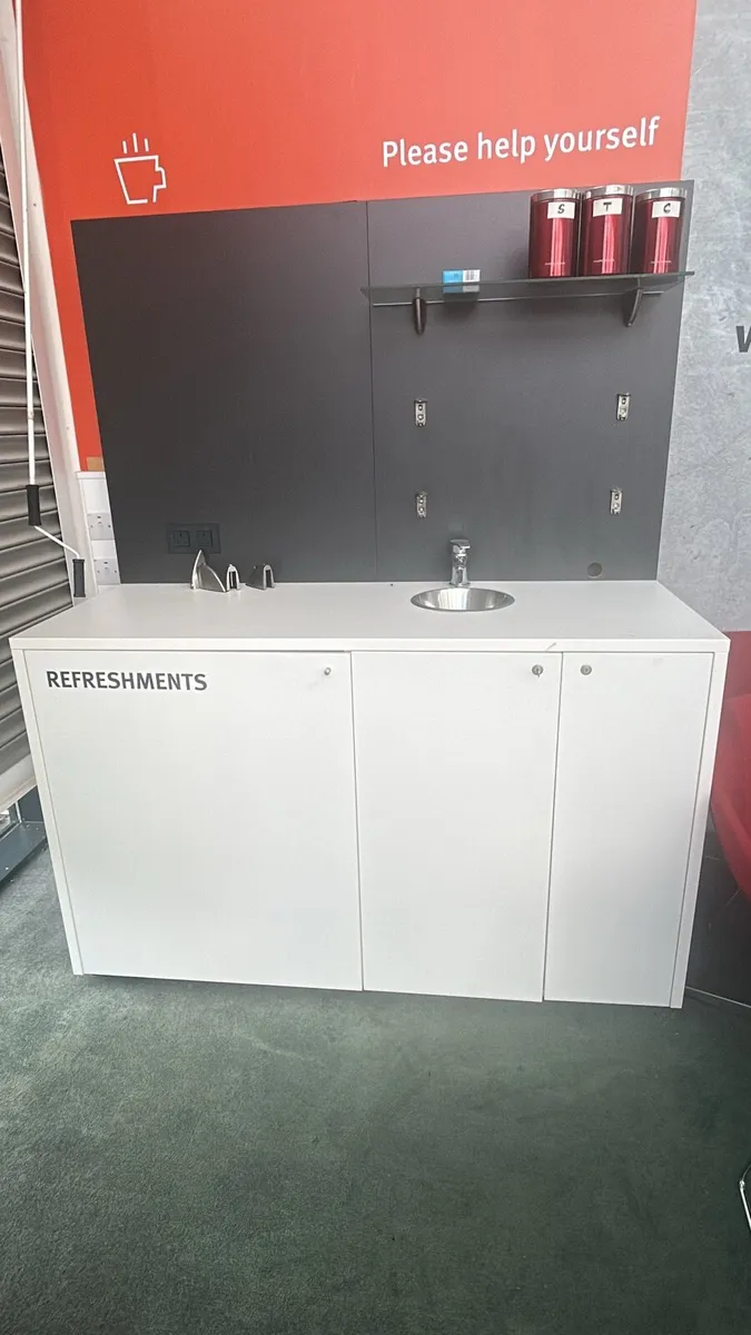 Office fittings - Image 1