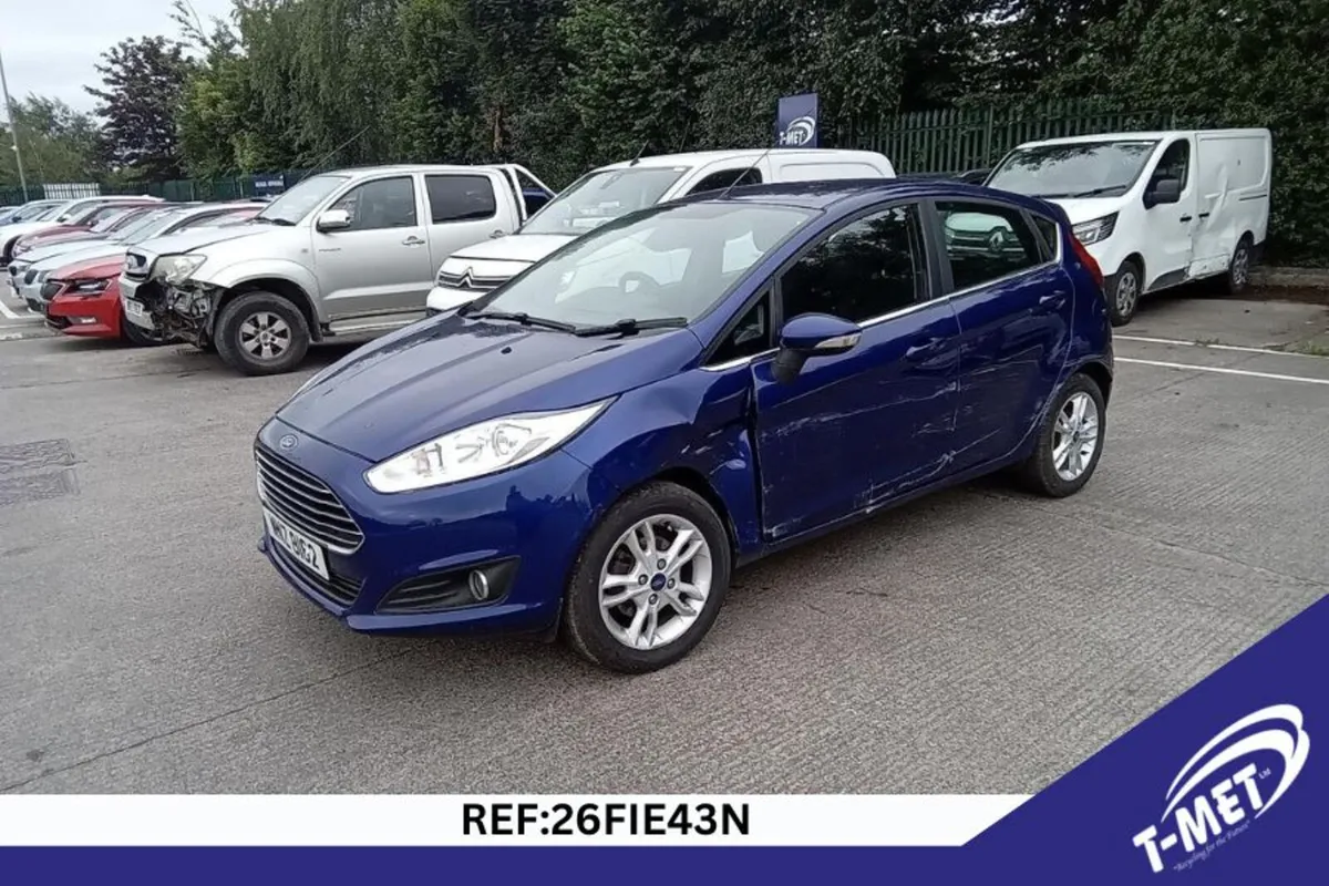 2017 FORD FIESTA BREAKING FOR PARTS - Image 2
