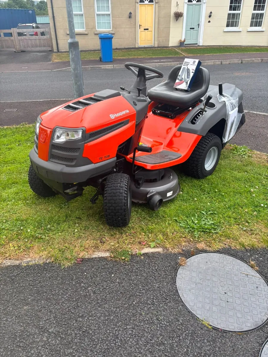 Husqvarna ride on lawnmower - Image 3