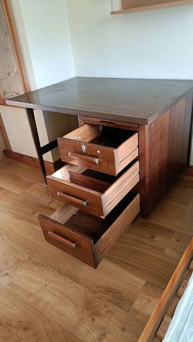 office desk - Image 1