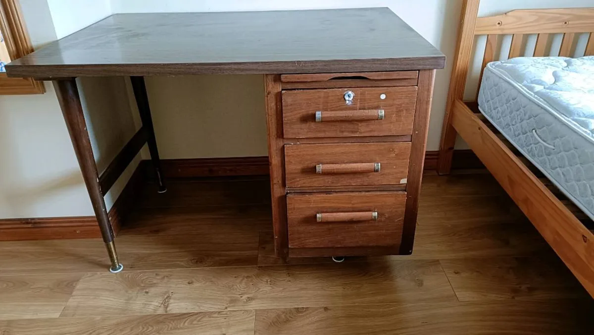office desk - Image 4