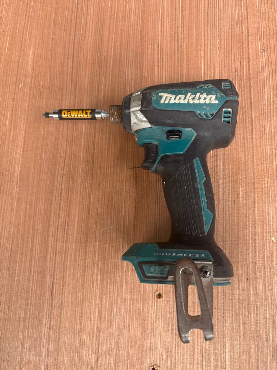 Makita brushless dtd153 impact . Working 100%