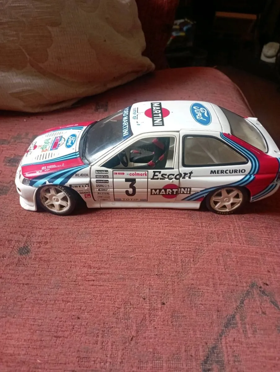 UT GROUP FORD ESCORT RS  DIE-CAST MODLE RALLY CAR - Image 2
