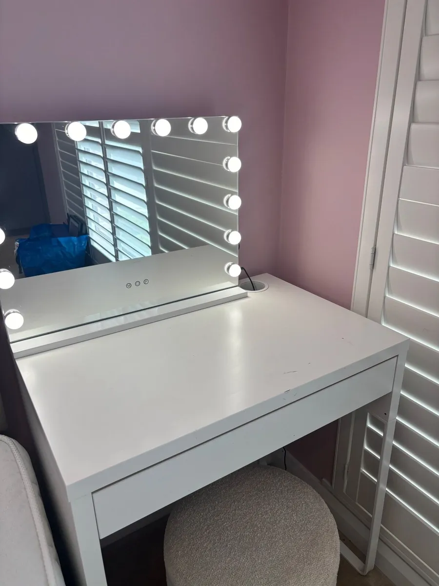 Vanity table and chair - Image 2