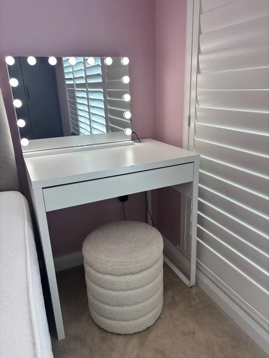 Vanity table and chair - Image 1