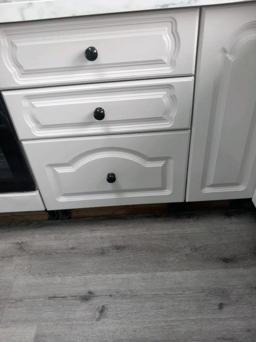 Kitchen cabinet doors - Image 2