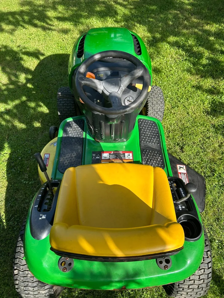 Lawnmower  john deere l100 - Image 4