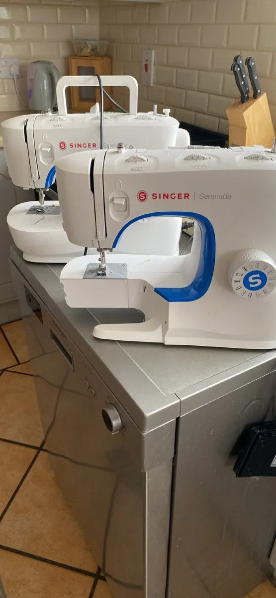 2x Singer Sewing machine - Image 2