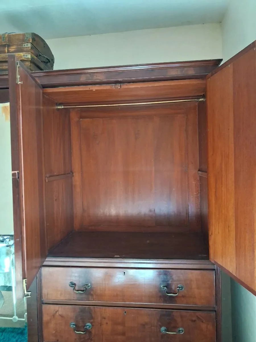 Antique mahogany wardrobe - Image 3