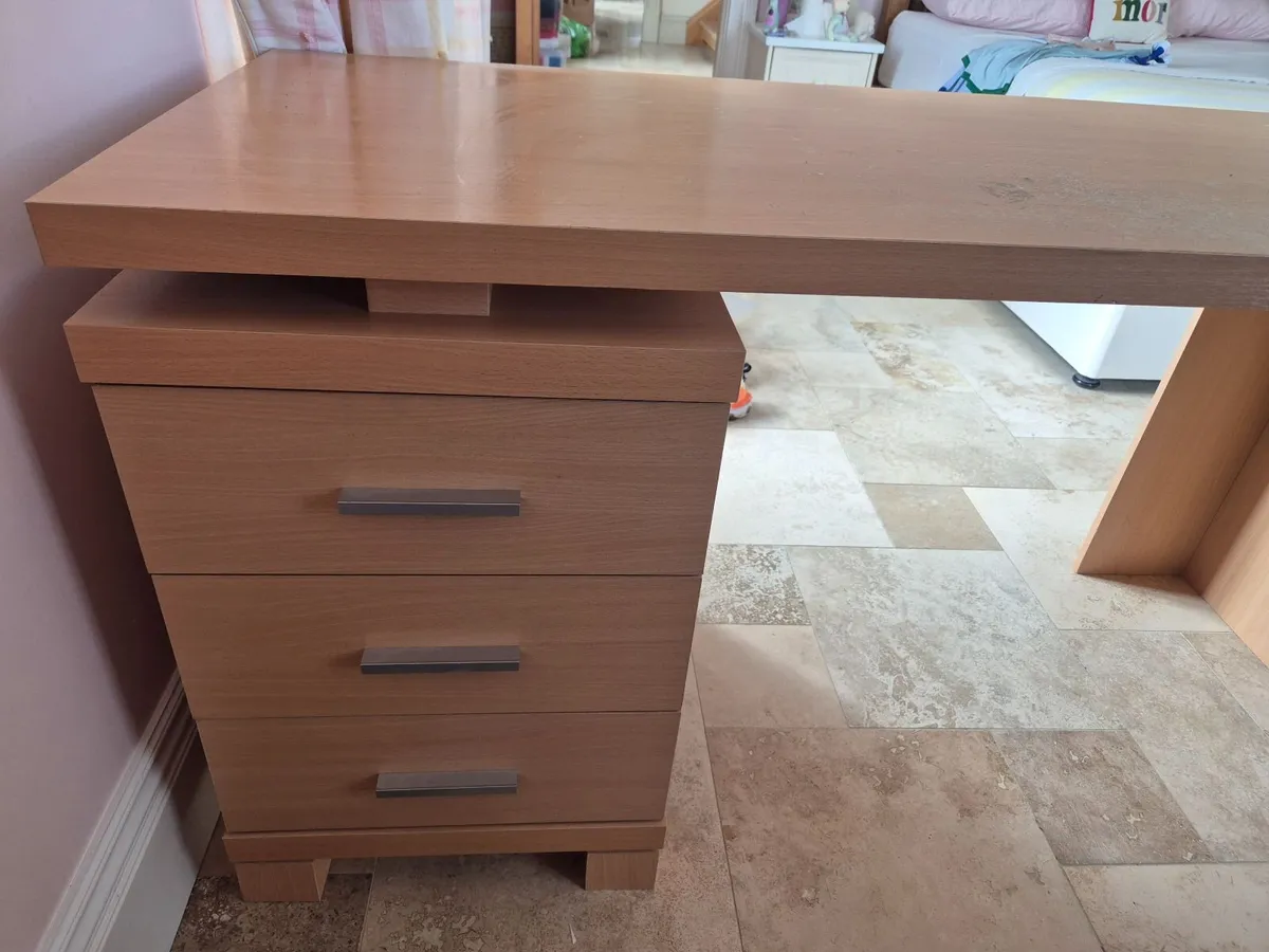 desk - Image 4