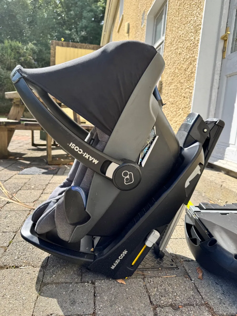 Car seat - Image 1
