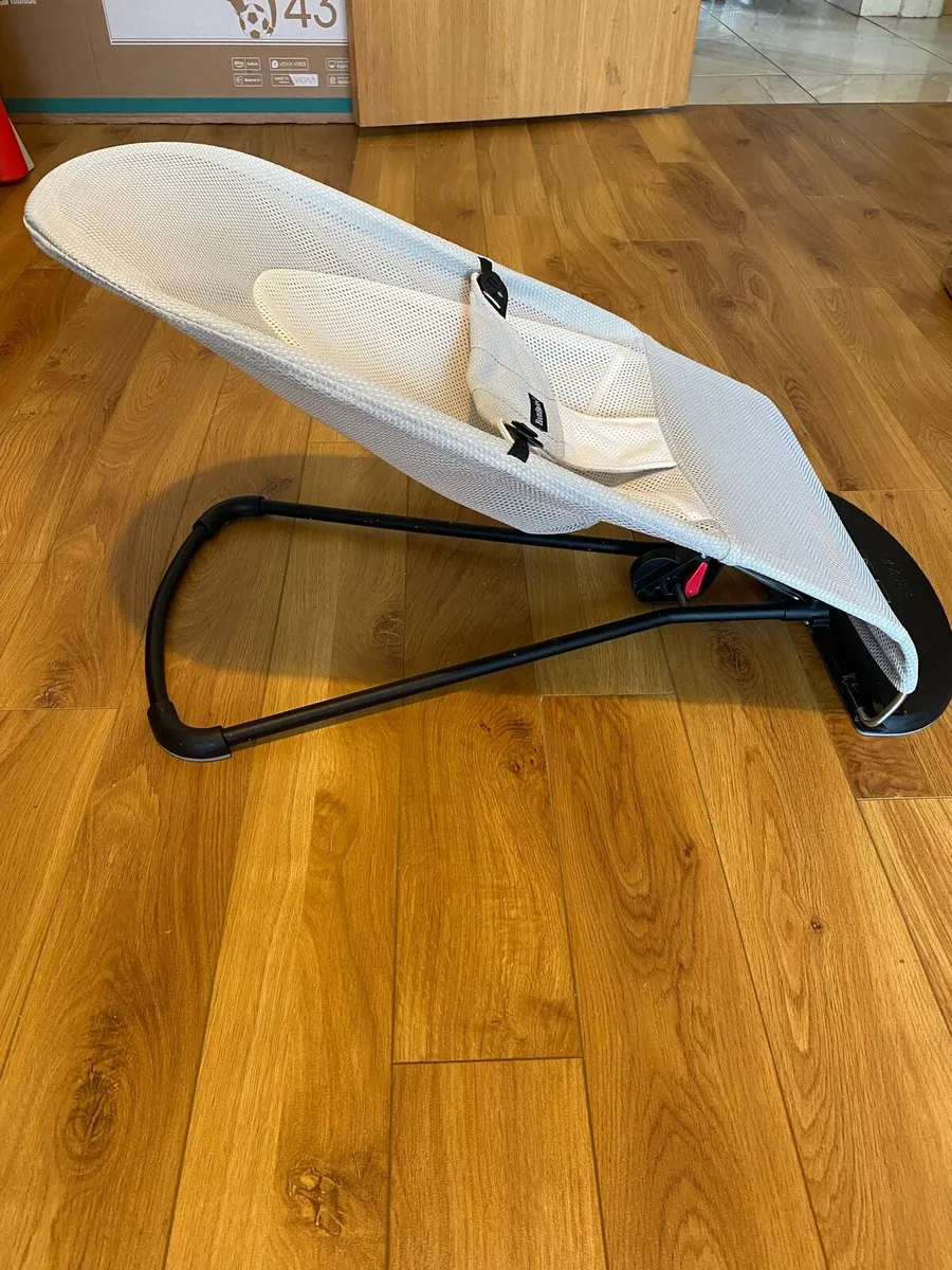 Baby Bjorn Bouncer (Balance Soft)-like new - Image 3