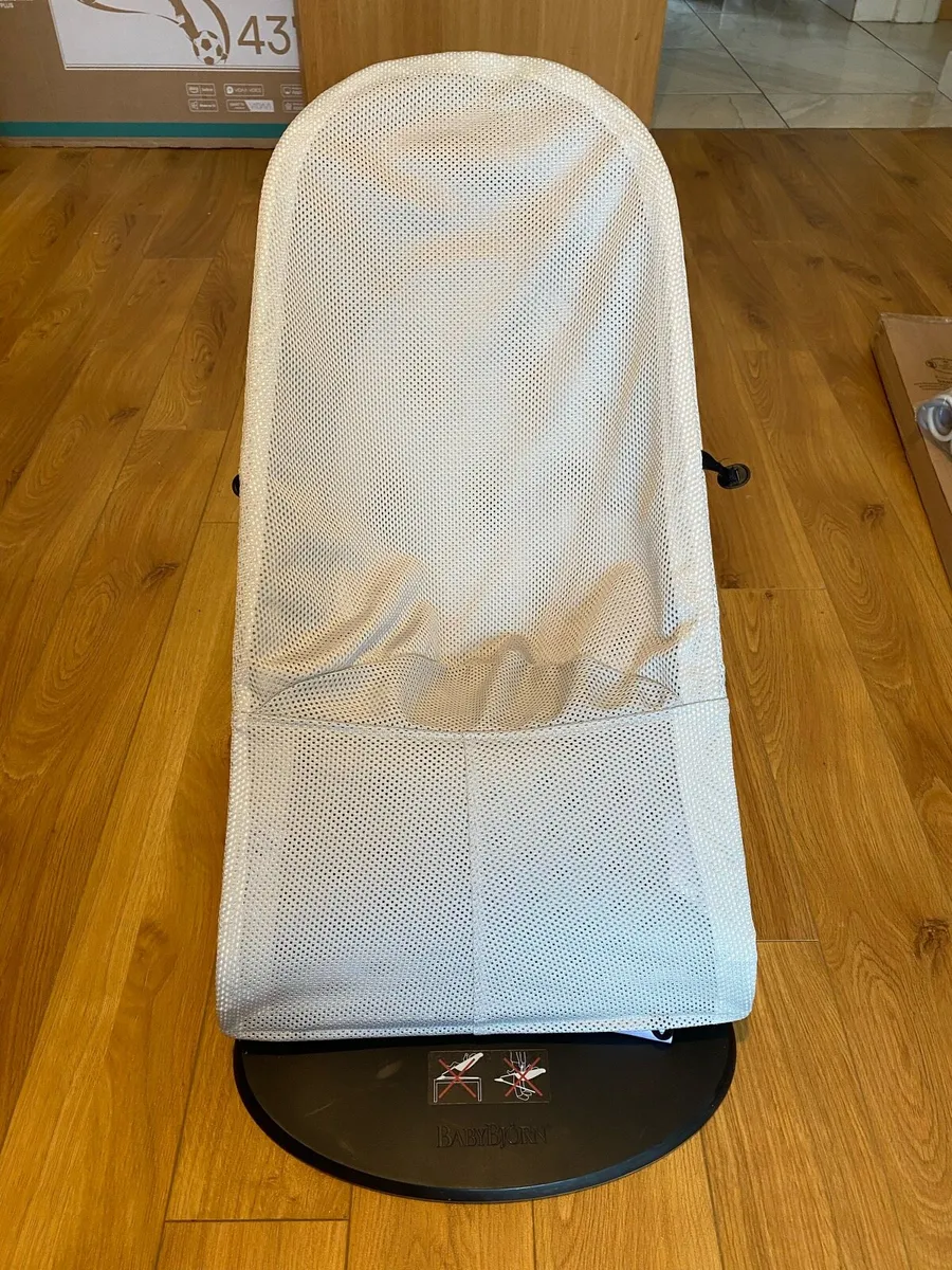 Baby Bjorn Bouncer (Balance Soft)-like new - Image 2