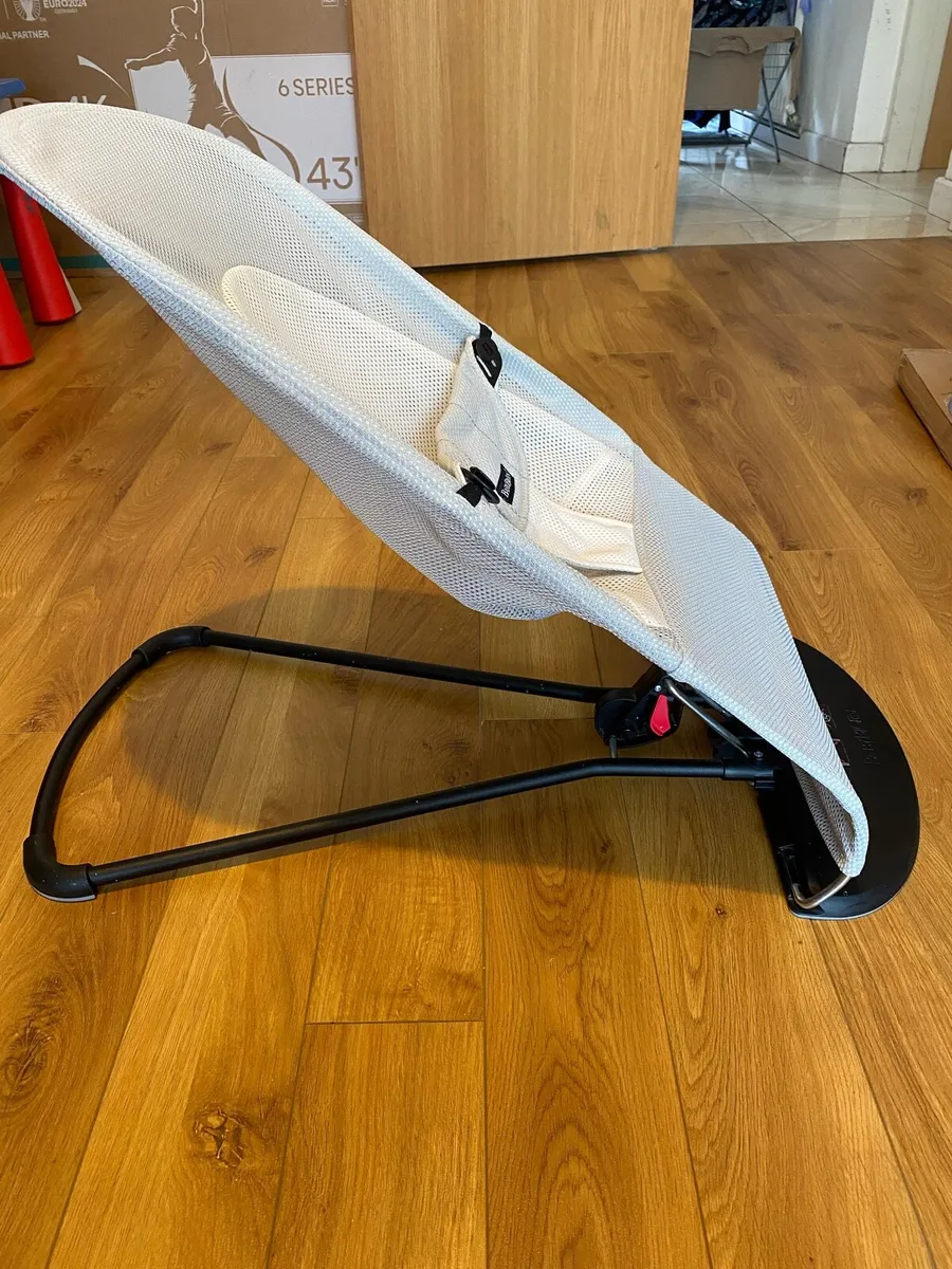 Baby Bjorn Bouncer (Balance Soft)-like new - Image 4