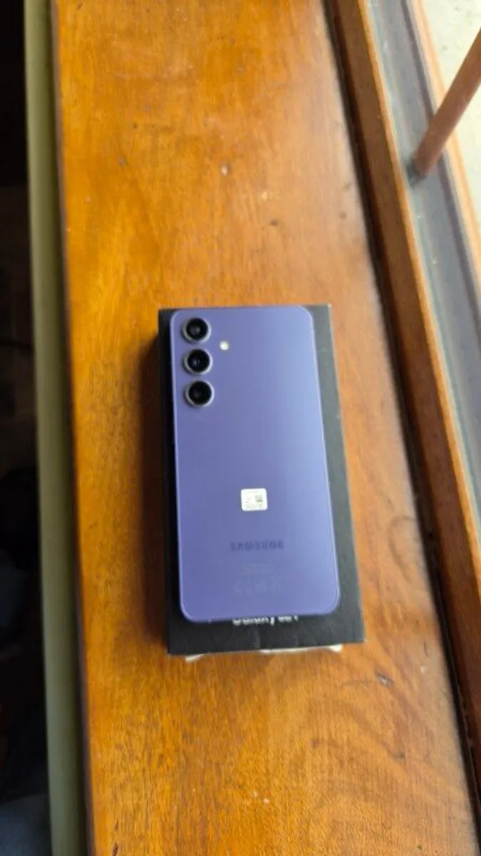 s24 phone - Image 2