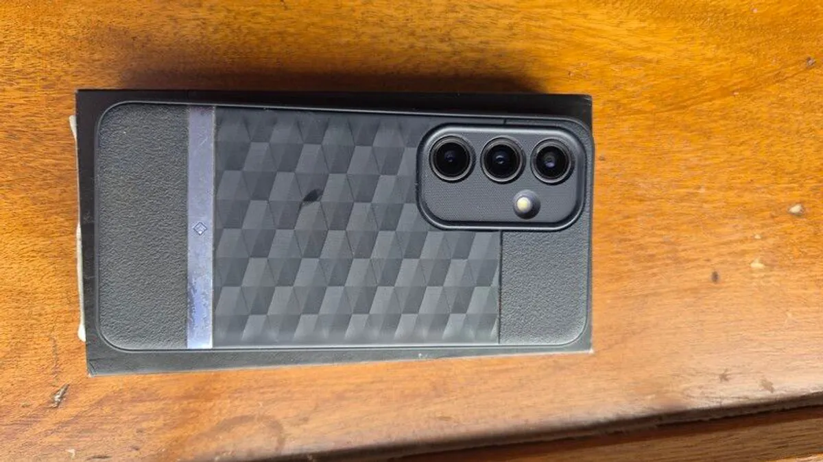 s24 phone - Image 3