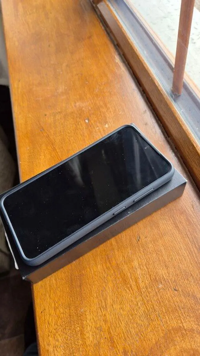 s24 phone - Image 4