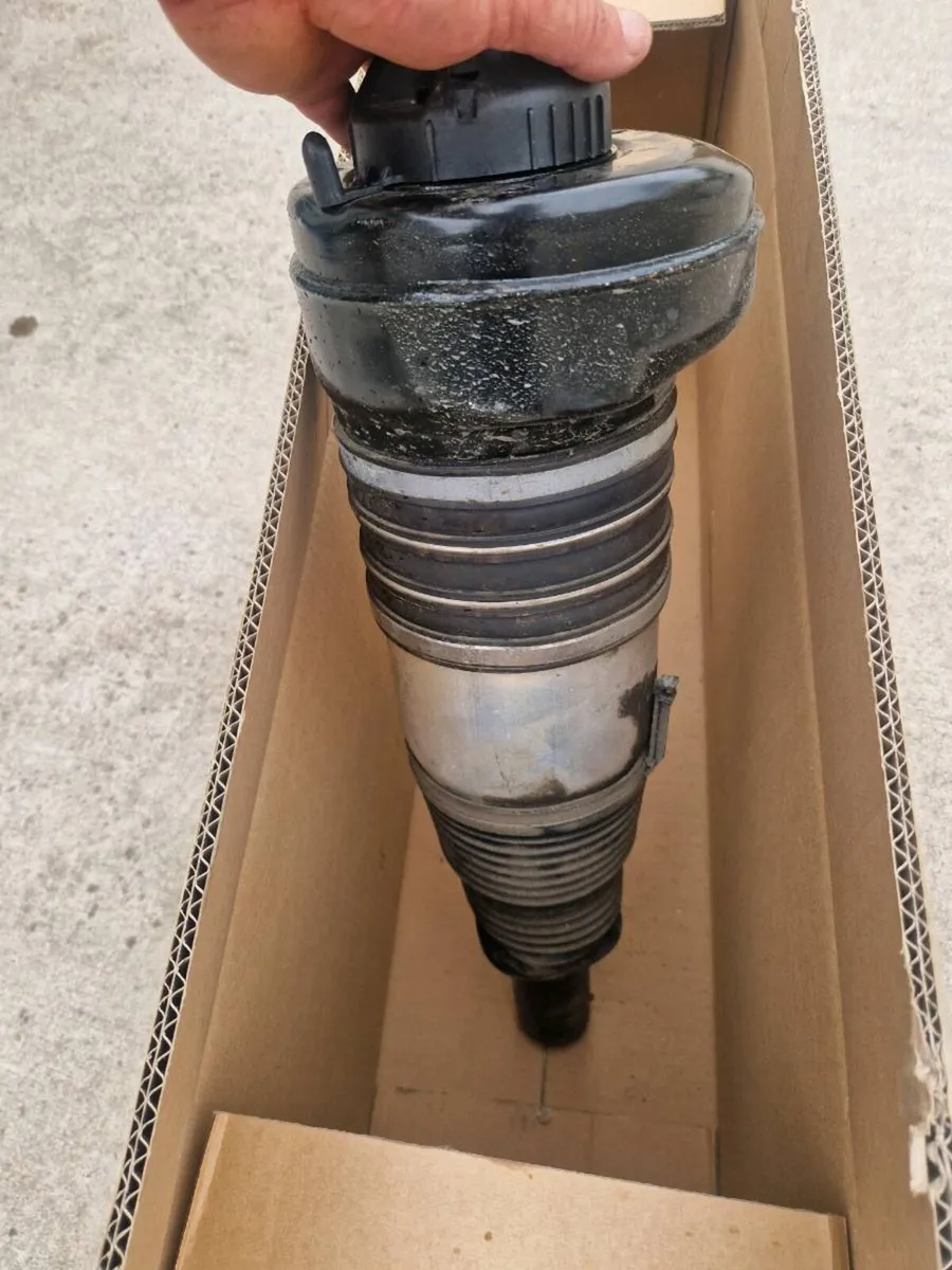 Front Passenger air shock Q7 - Image 3