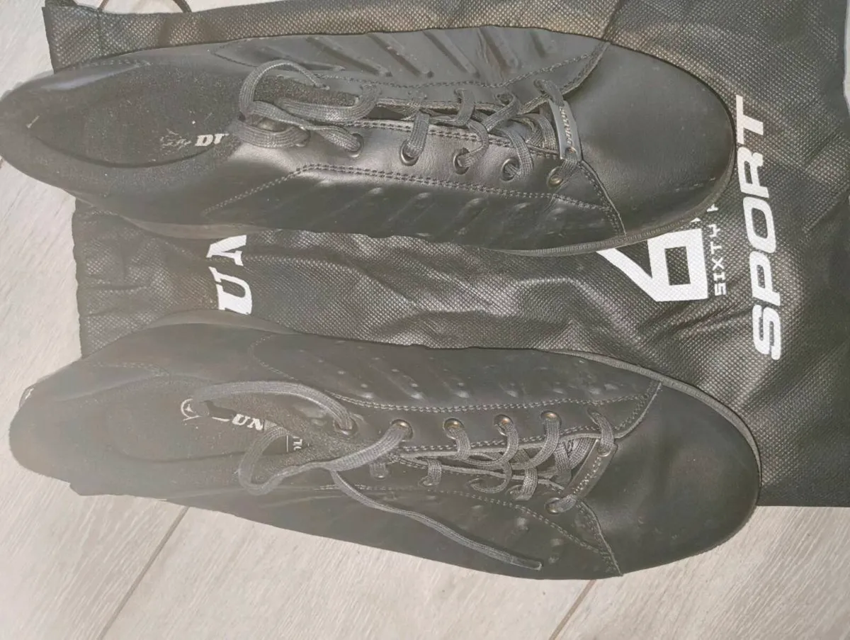 Golf shoes - Image 1