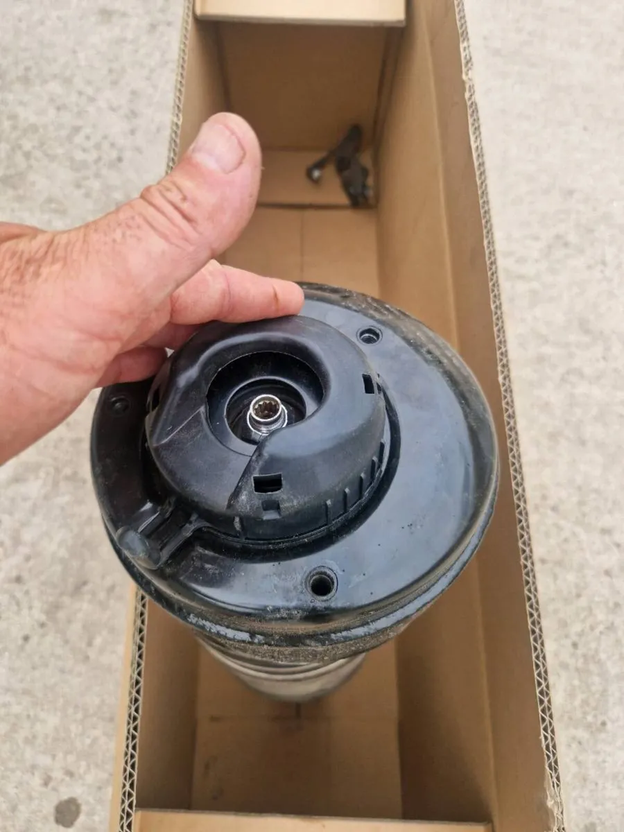 Front Passenger air shock Q7 - Image 2