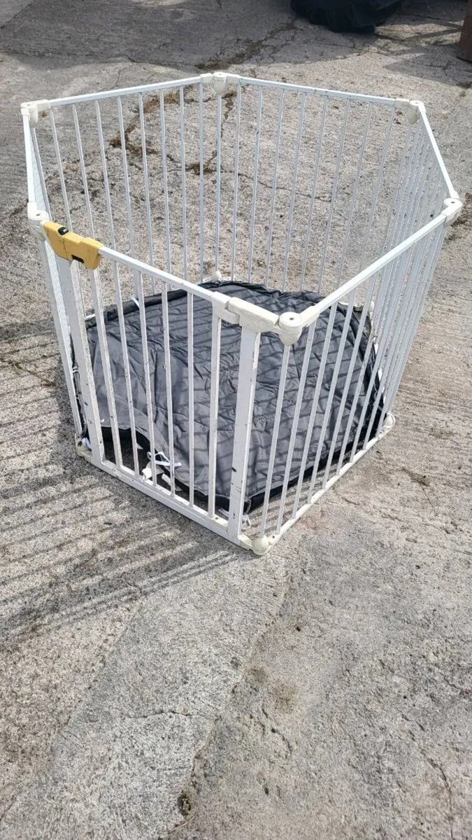 Kids play pen - Image 2