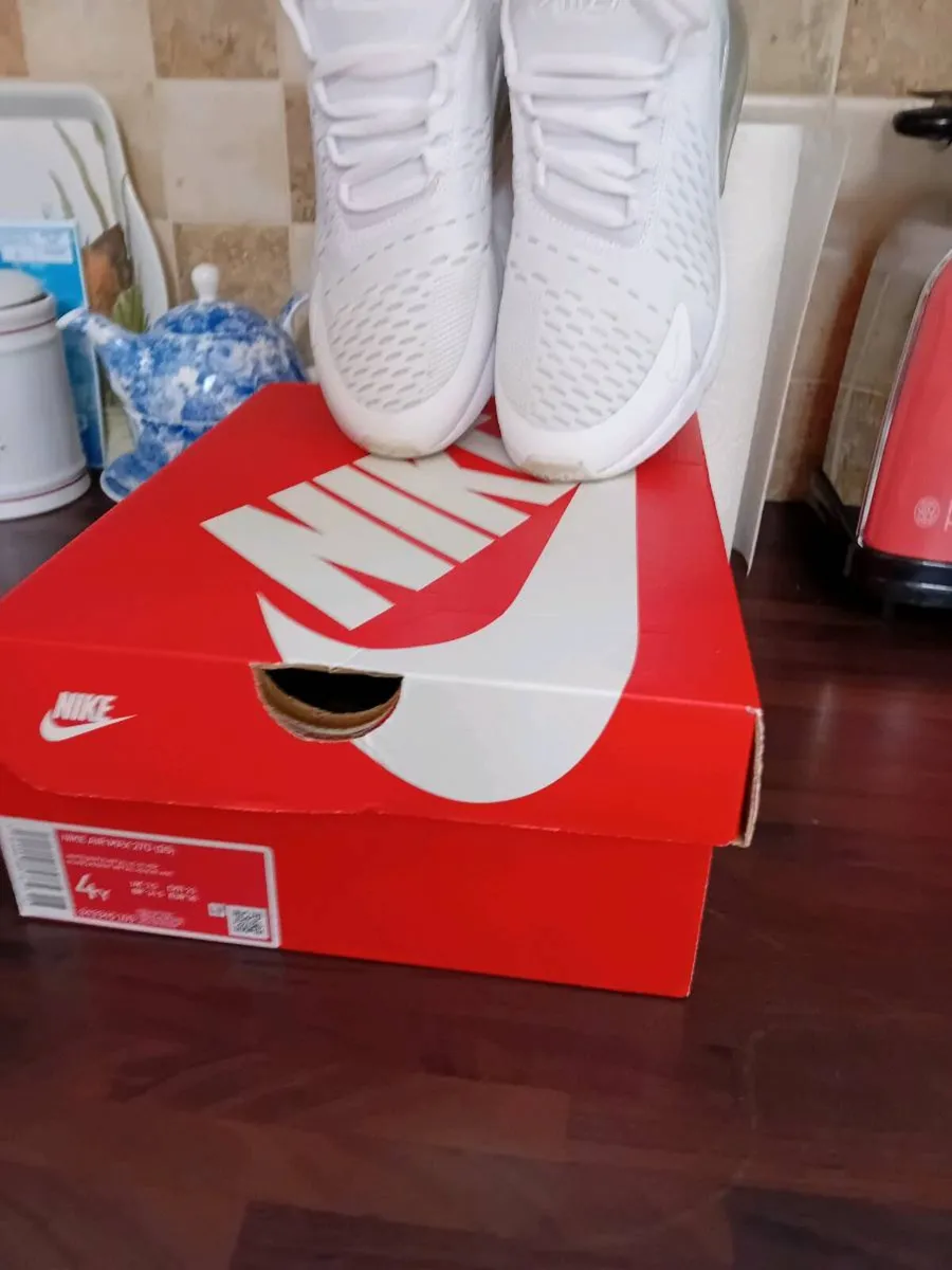 NIKE TRAINERS NEW  BOXED  SIZE  3.5 - Image 4