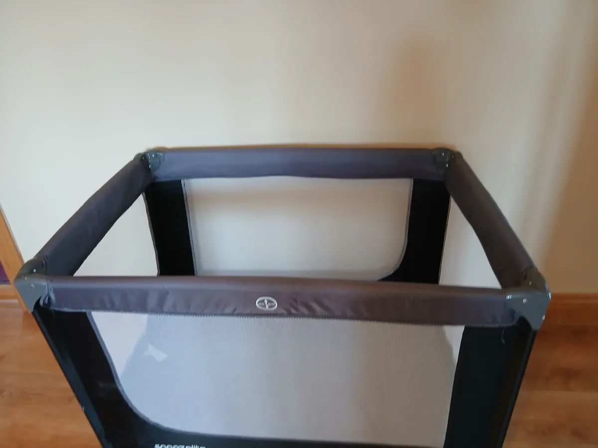 Travel cot - Image 2
