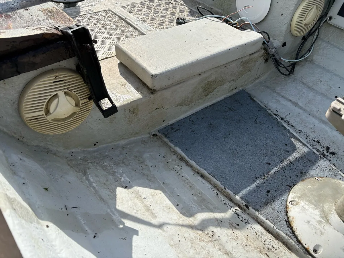 Lake boat - Image 3