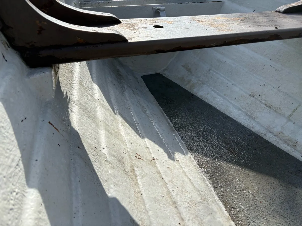 Lake boat - Image 4