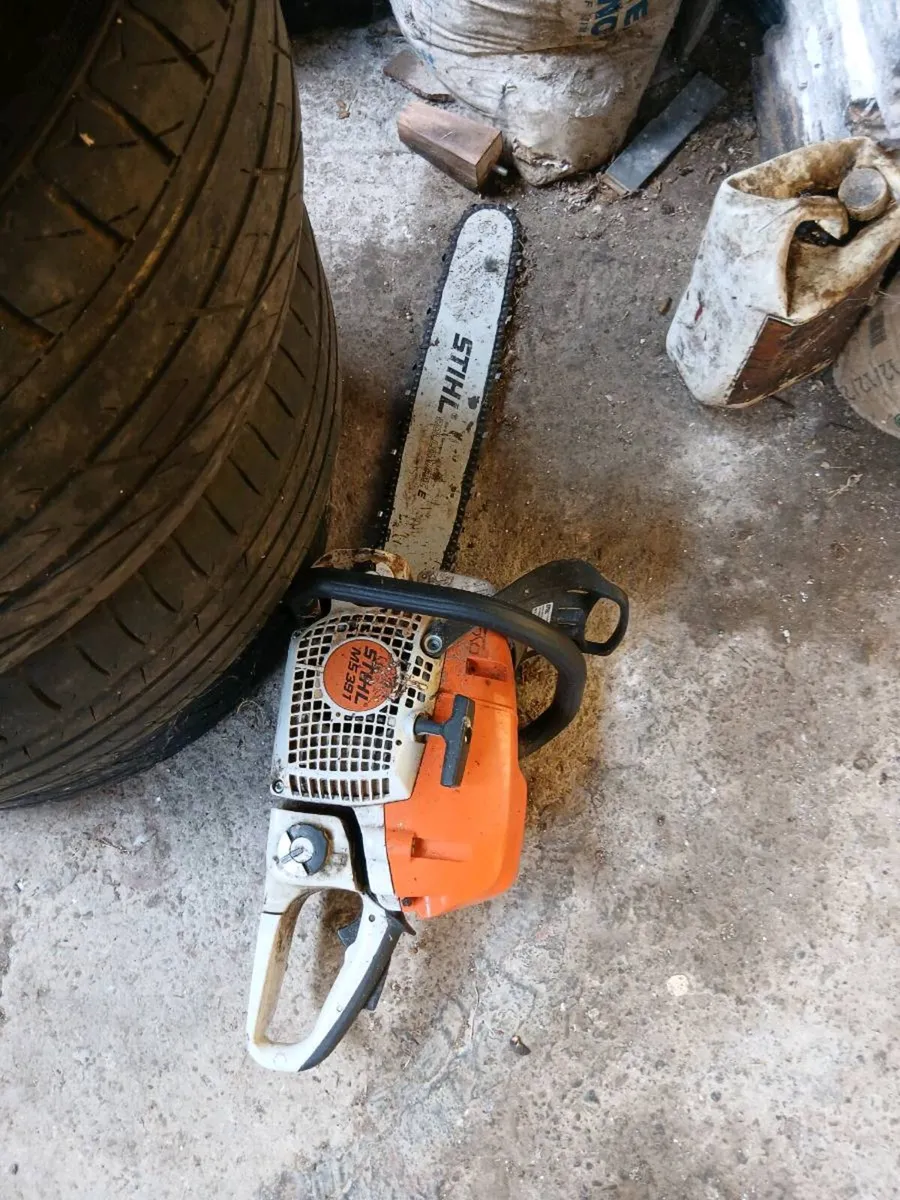 Trailer and 2 chainsaws - Image 2