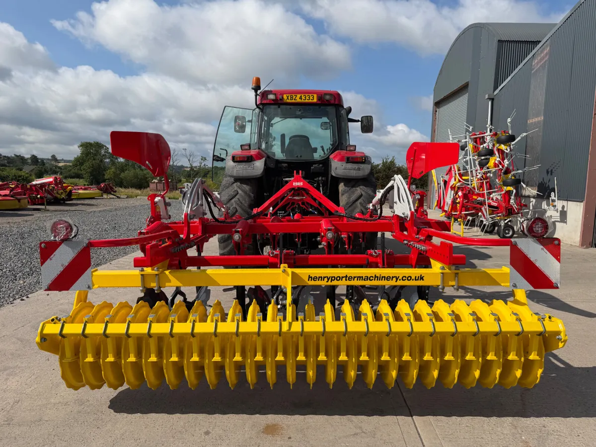 Pottinger Synkro 3030 Nova Cultivator - Image 2