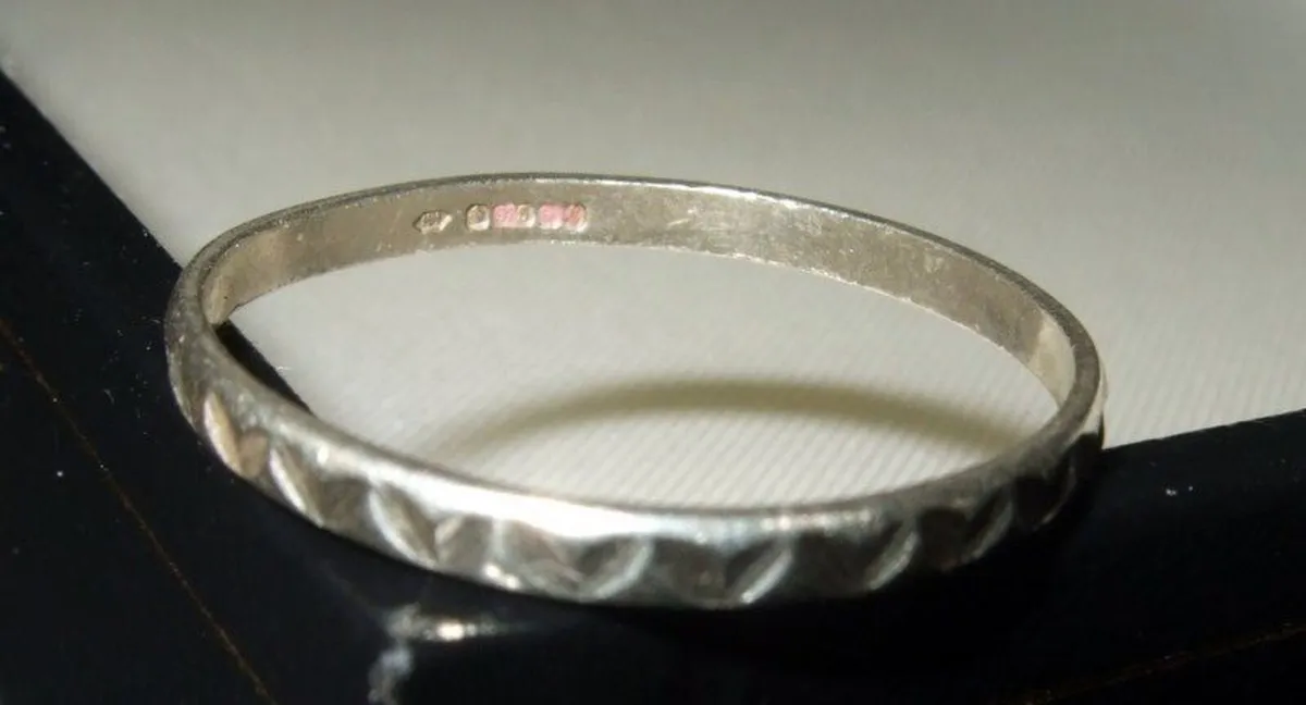 Vintage Hallmarked 9k White Gold Geometric Ring - Image 3